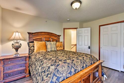 . Luxe Minneapolis Townhome about 10 Mi to Downtown!