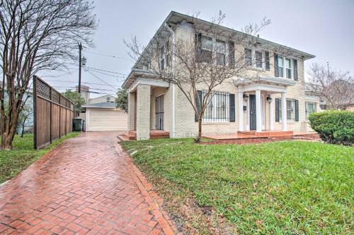 Corpus Christi Home with Pool and Hot Tub - Walk to Bay - main image