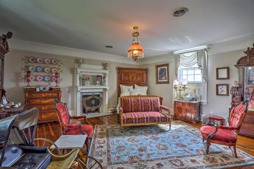 Historic Cedar Hill Mansion with Pool and Patio on Farm - image 9