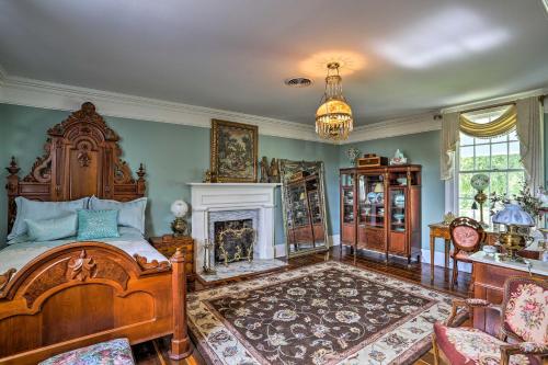 Historic Cedar Hill Mansion with Pool and Patio on Farm - image 3