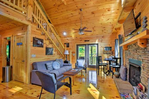 Murphy Log Cabin with Deck and Covered Porch-Near Dtwn - main image