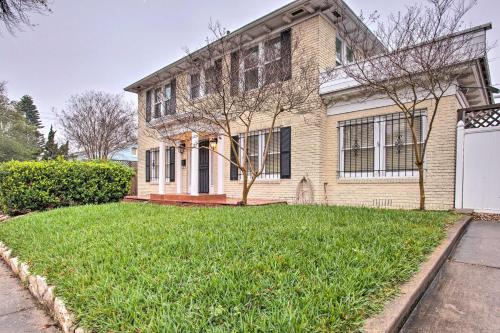 Corpus Christi Home with Pool and Hot Tub - Walk to Bay - image 2