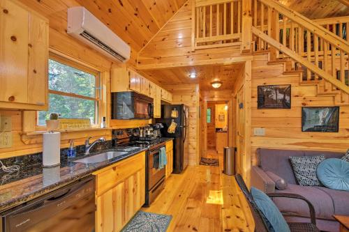 Murphy Log Cabin with Deck and Covered Porch-Near Dtwn - image 4