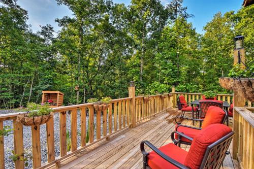 Murphy Log Cabin with Deck and Covered Porch-Near Dtwn - image 9