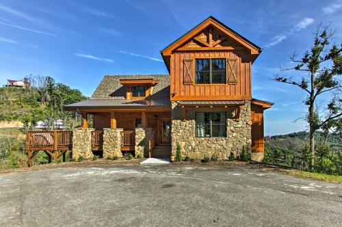 Family Mtn Cabin with Game Room Hot Tub and Theater!