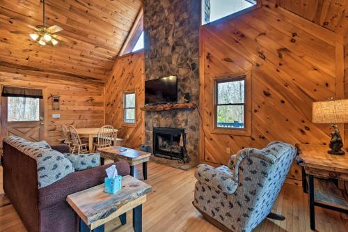 Bear-A-Ventura Oasis Cabin in Blue Ridge Mountains - image 3