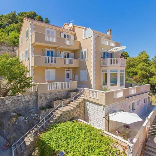 Apartments More — Hotel in Mljet
