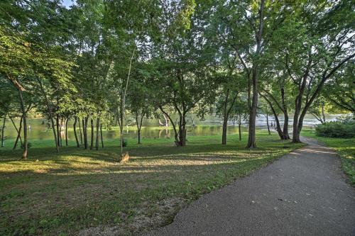 Pointe Royale Walk-in Condo with Resort Amenities!