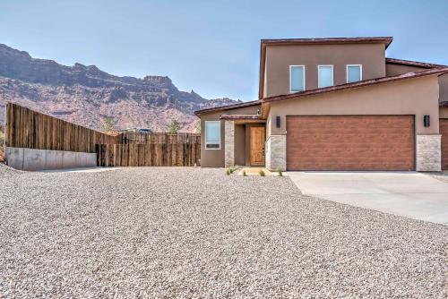 Modern Moab Townhome with Private Hot Tub and Patio! in Moab, USA