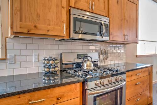 Modern Moab Townhome with Private Hot Tub and Patio! in Moab, USA