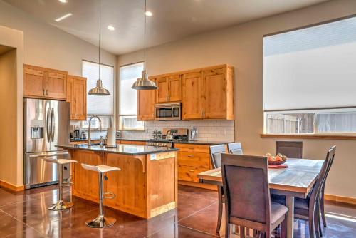 Modern Moab Townhome with Private Hot Tub and Patio! in Moab, USA