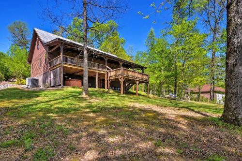 Cozy Trenton Cabin with Spa about 15 Mi to Lookout Mtn! - image 4