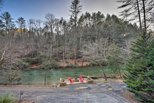 Riverside Ellijay Cabin with Hot Tub and Game Room