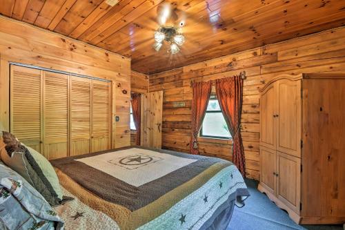 Cozy Trenton Cabin with Spa about 15 Mi to Lookout Mtn! - image 10