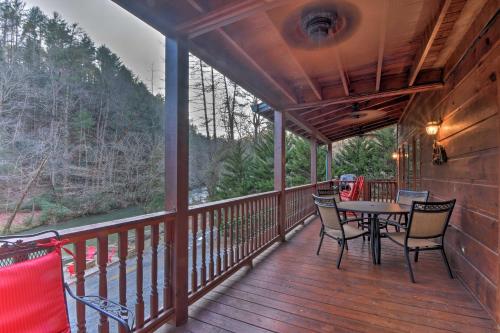 Riverside Ellijay Cabin with Hot Tub and Game Room