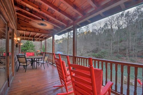 Riverside Ellijay Cabin with Hot Tub and Game Room