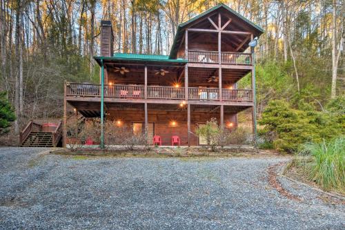 Riverside Ellijay Cabin with Hot Tub and Game Room