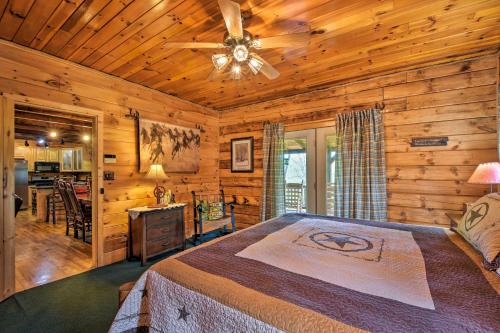 Cozy Trenton Cabin with Spa about 15 Mi to Lookout Mtn! - image 5