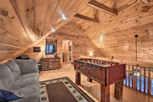 Riverside Ellijay Cabin with Hot Tub and Game Room