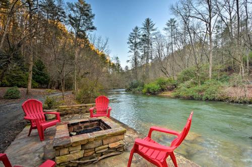 Riverside Ellijay Cabin with Hot Tub and Game Room