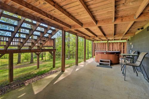 Cozy Trenton Cabin with Spa about 15 Mi to Lookout Mtn! - image 7