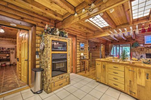 Quiet Inverness Log Cabin with Furnished Deck! in Floral City, USA