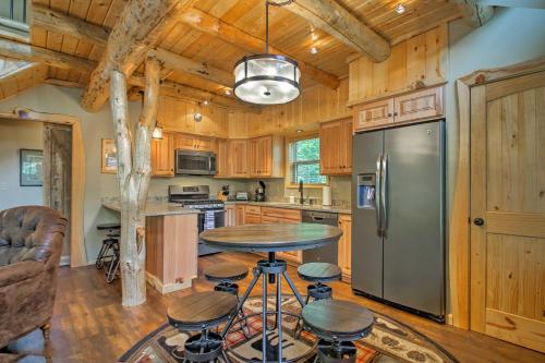 Timber Home Walk to Slopes and N Conway Shops!