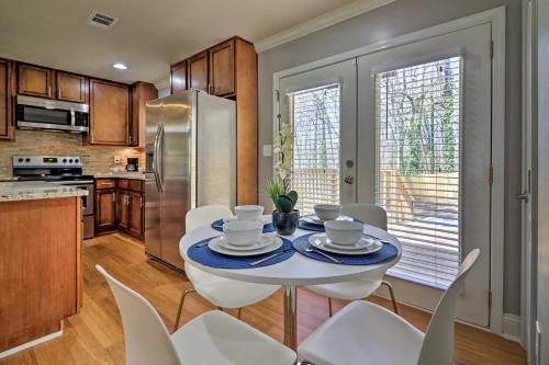 Comfortable Ranch Home - 5 Mi to Downtown Atlanta! in Atlanta, USA