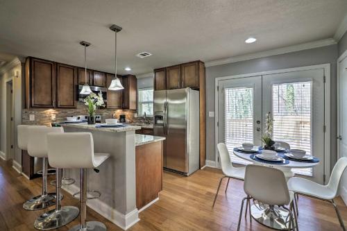 Comfortable Ranch Home - 5 Mi to Downtown Atlanta! in Atlanta, USA