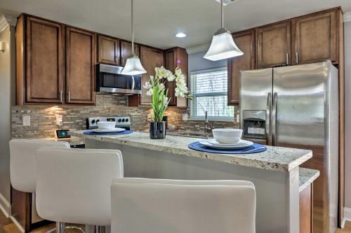 Comfortable Ranch Home - 5 Mi to Downtown Atlanta! in Atlanta, USA