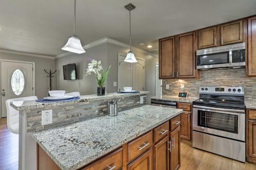 Comfortable Ranch Home - 5 Mi to Downtown Atlanta!