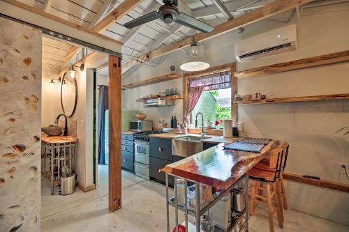 Tropical St Augustine Studio Near Town and Beach! - image 9