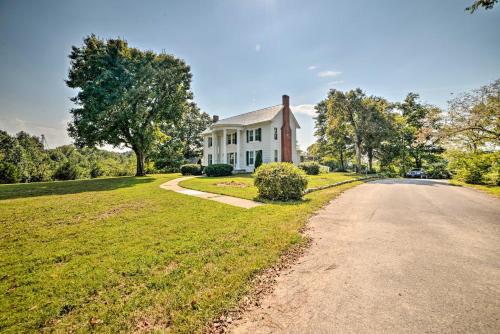 Rural and Historic Estate Home 12 Mi to Clarksville - image 4