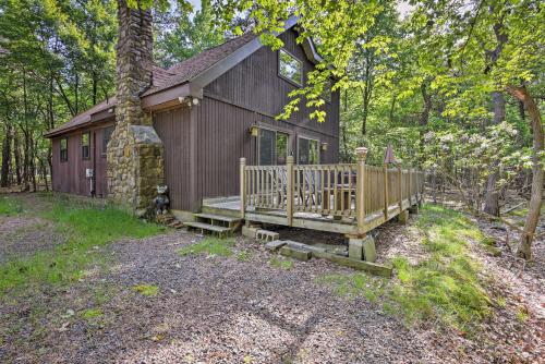 Lake Harmony House with Deck and Big Boulder Views! in Lake Harmony, USA