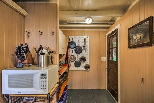 Rustic Lake House on Lake Champlains Barney Point - image 8