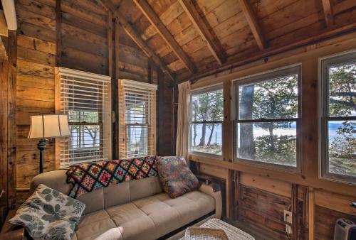 Rustic Lake House on Lake Champlains Barney Point - image 2