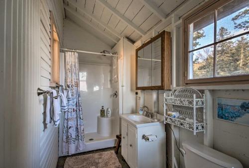 Rustic Lake House on Lake Champlains Barney Point - image 12