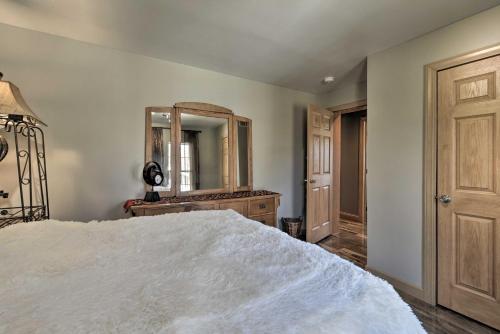 Wisconsin Dells Area Home with Wet Bar and Fire Pit! - image 5