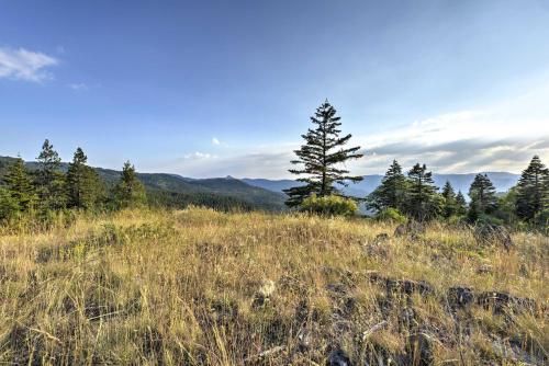 Ashland Cabin on 170 Acres with Mtn Views and Sauna!