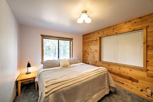 Ashland Cabin on 170 Acres with Mtn Views and Sauna!