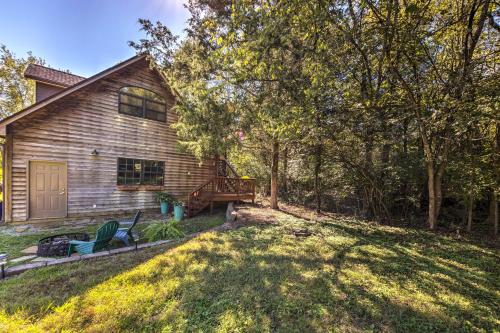 . Cozy Cottage - 4 Miles to Downtown Franklin!