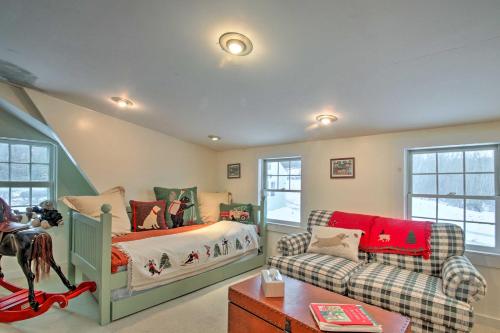 Historic Bradford Home - 8 Miles to Mt Sunapee!