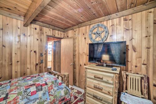 Cozy Cabin Near Massanutten Resort and Water Park!