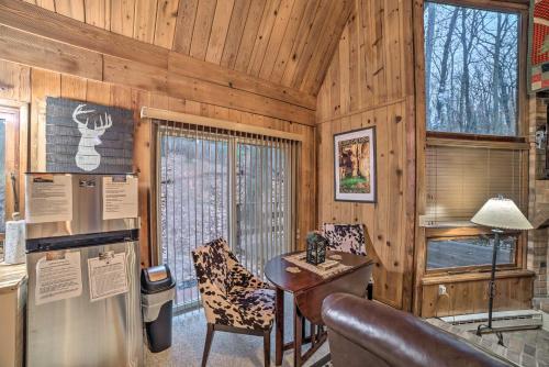 Cozy Cabin Near Massanutten Resort and Water Park!