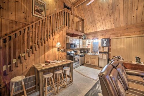 Cozy Cabin Near Massanutten Resort and Water Park!