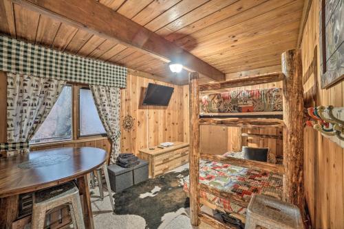 Cozy Cabin Near Massanutten Resort and Water Park!