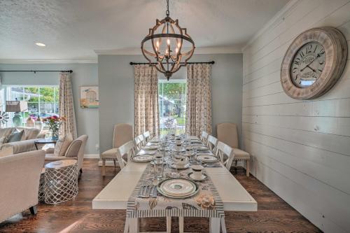 Elegant NW Oklahoma City Home with Spacious Yard in Oklahoma City, USA