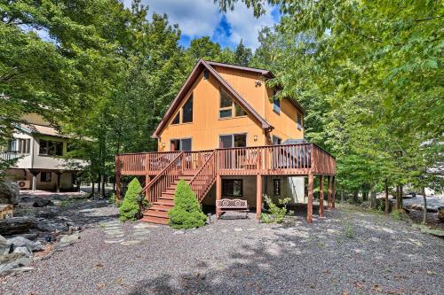 Mountain Cabin with Deck Near Year-Round Recreation!, Lake Ariel