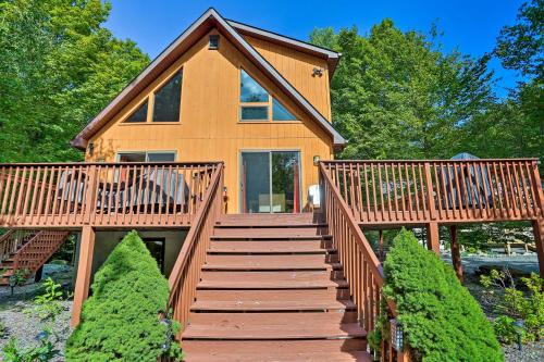 Mountain Cabin with Deck Near Year-Round Recreation! - image 2