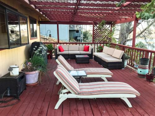 Spacious Kelseyville Home with Large Lakefront Deck! in Kelseyville